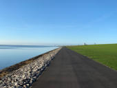 Der Wanderweg am Deich von Deichhausen nach Büsum