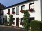 Das Gebäude mit 4 Wohnungen