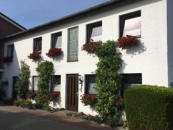 Das Gebäude mit 4 Wohnungen