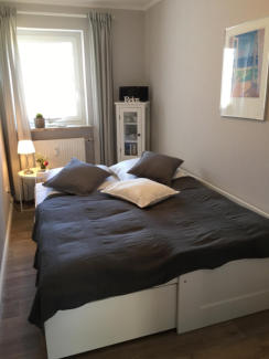 Das Bett lässt sich von 80x200 auf 160x200 verbreitern